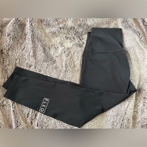 Like Nee Black Fleo Crop Leggings
